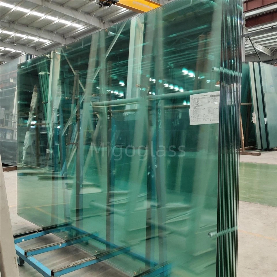 glass for padel court construction